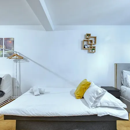 And Beautiful Apartmán